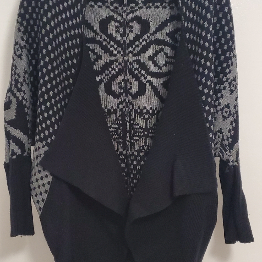Black and Gray Patterned Women's Sweater